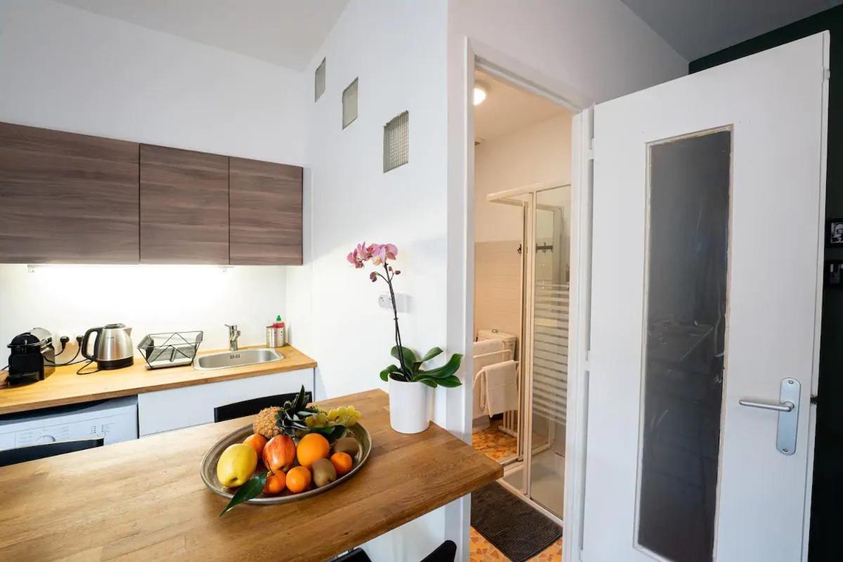Appartement Centre Village, Clim Et Parking Gratuit Aigues-Mortes Exteriör bild
