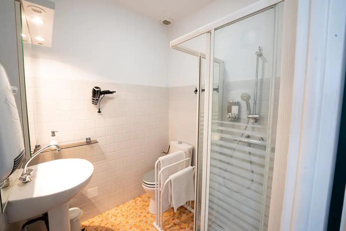 Appartement Centre Village, Clim Et Parking Gratuit Aigues-Mortes Exteriör bild